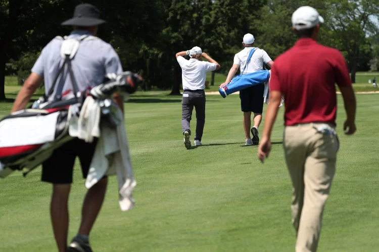 What Exactly Are the Responsibilities of a Caddie?