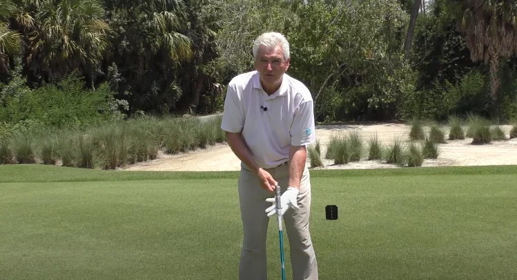 What Is the Difference Between a Strong and Weak Golf Grip?